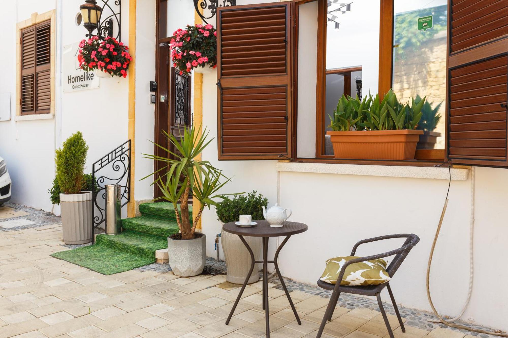 Homelike Guest House 凯里尼亚 外观 照片