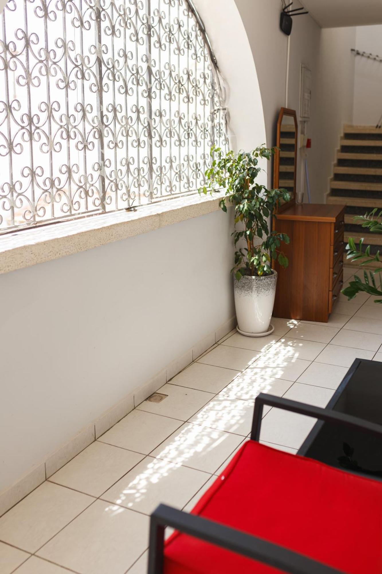 Homelike Guest House 凯里尼亚 外观 照片