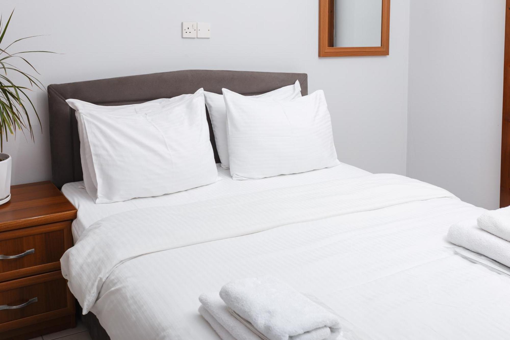 Homelike Guest House 凯里尼亚 客房 照片