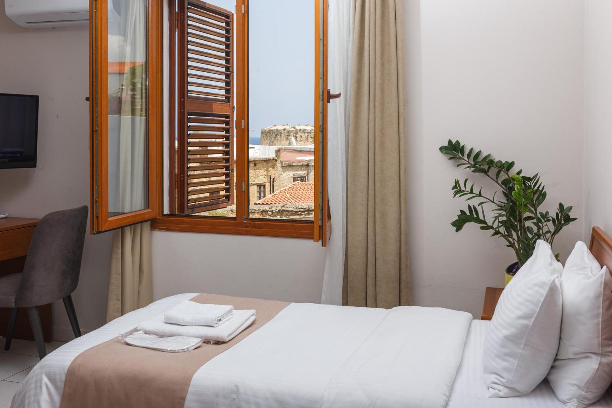 Homelike Guest House 凯里尼亚 外观 照片