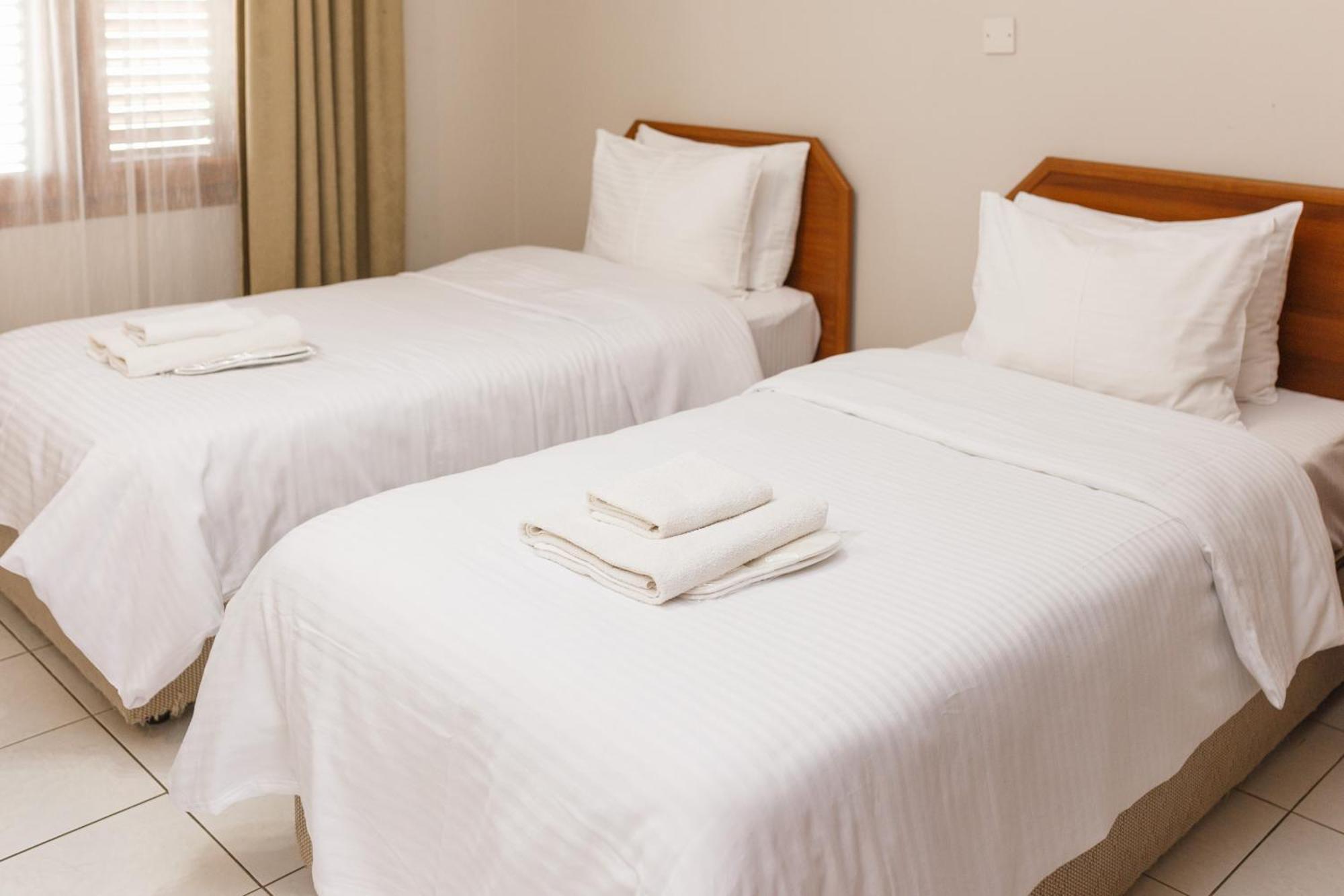 Homelike Guest House 凯里尼亚 客房 照片