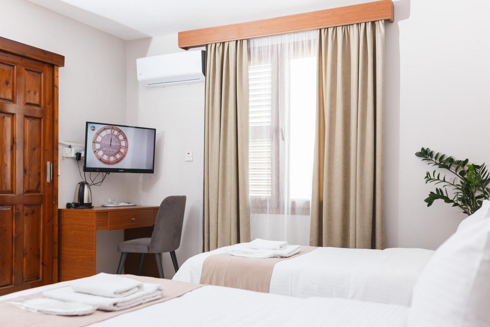 Homelike Guest House 凯里尼亚 客房 照片