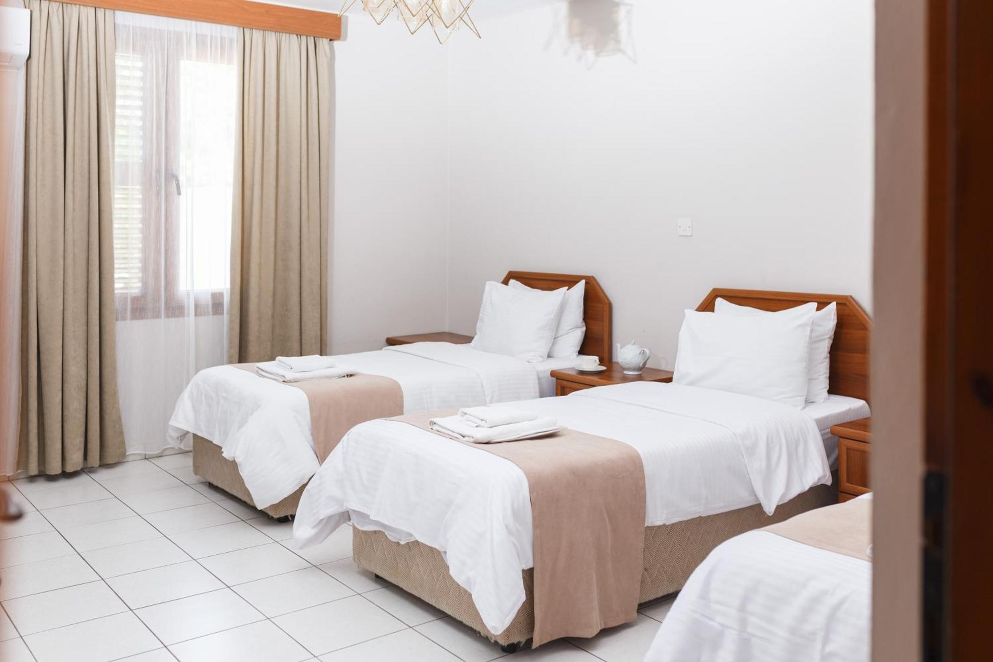 Homelike Guest House 凯里尼亚 客房 照片