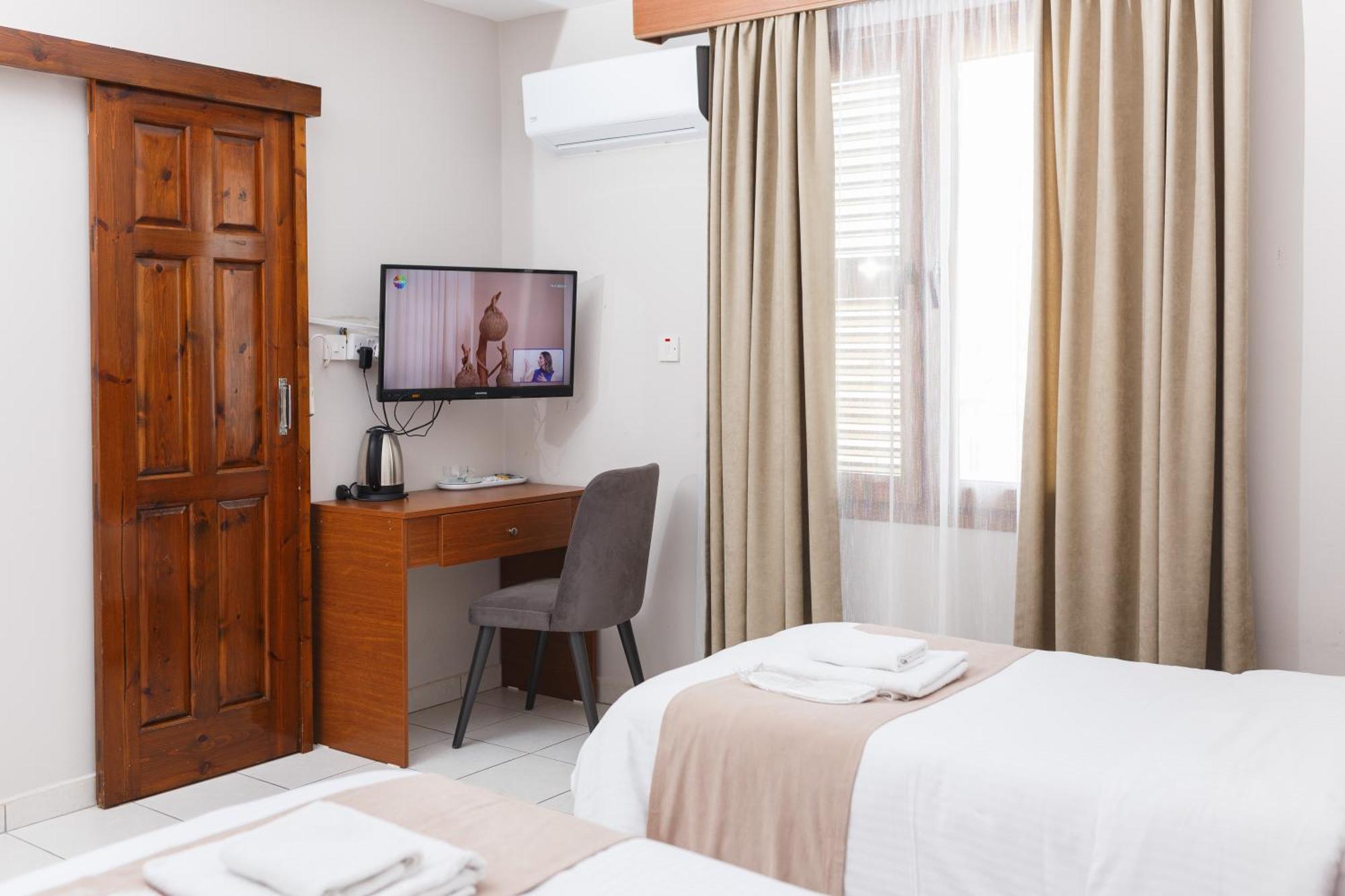 Homelike Guest House 凯里尼亚 客房 照片