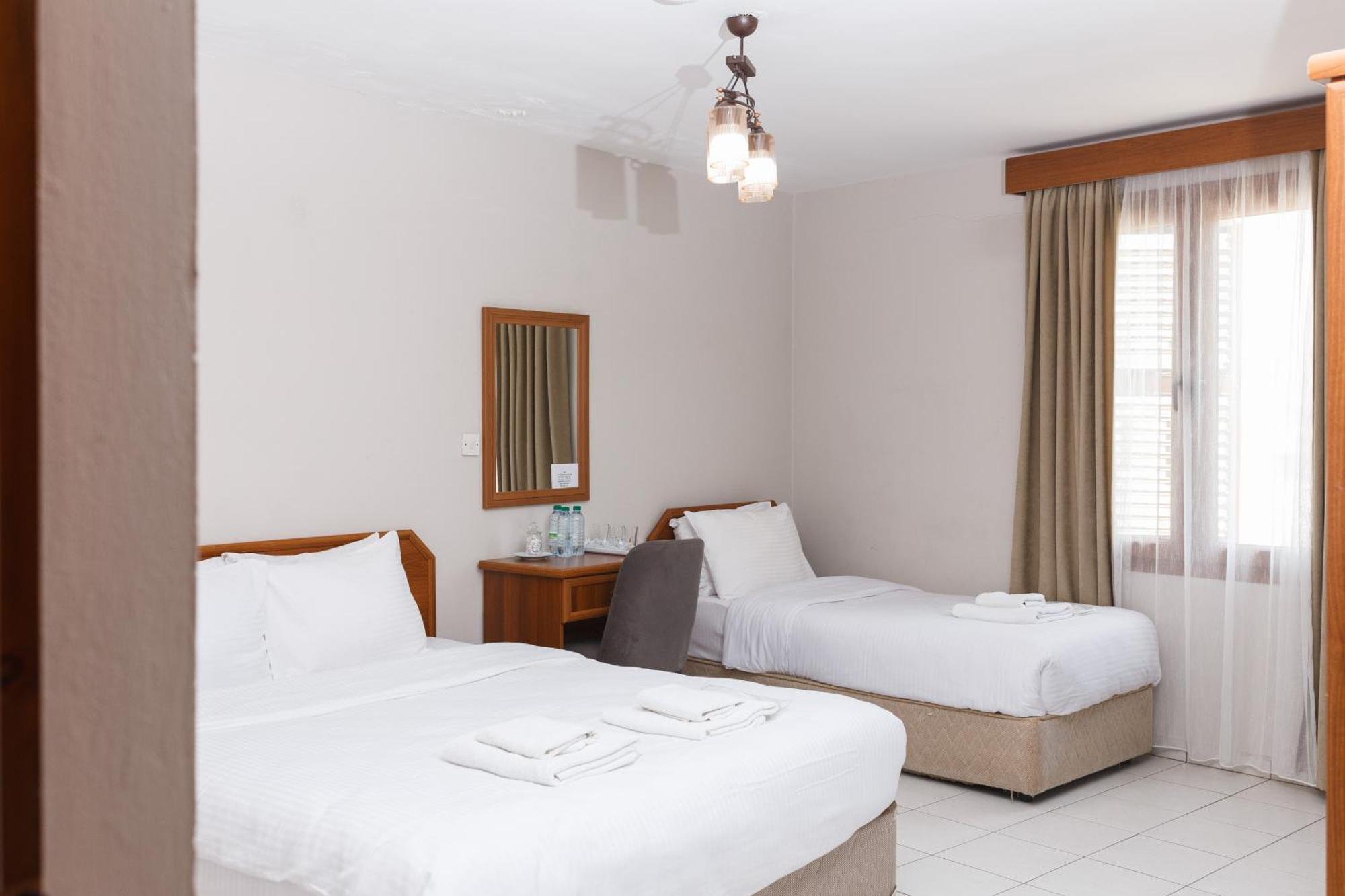 Homelike Guest House 凯里尼亚 客房 照片
