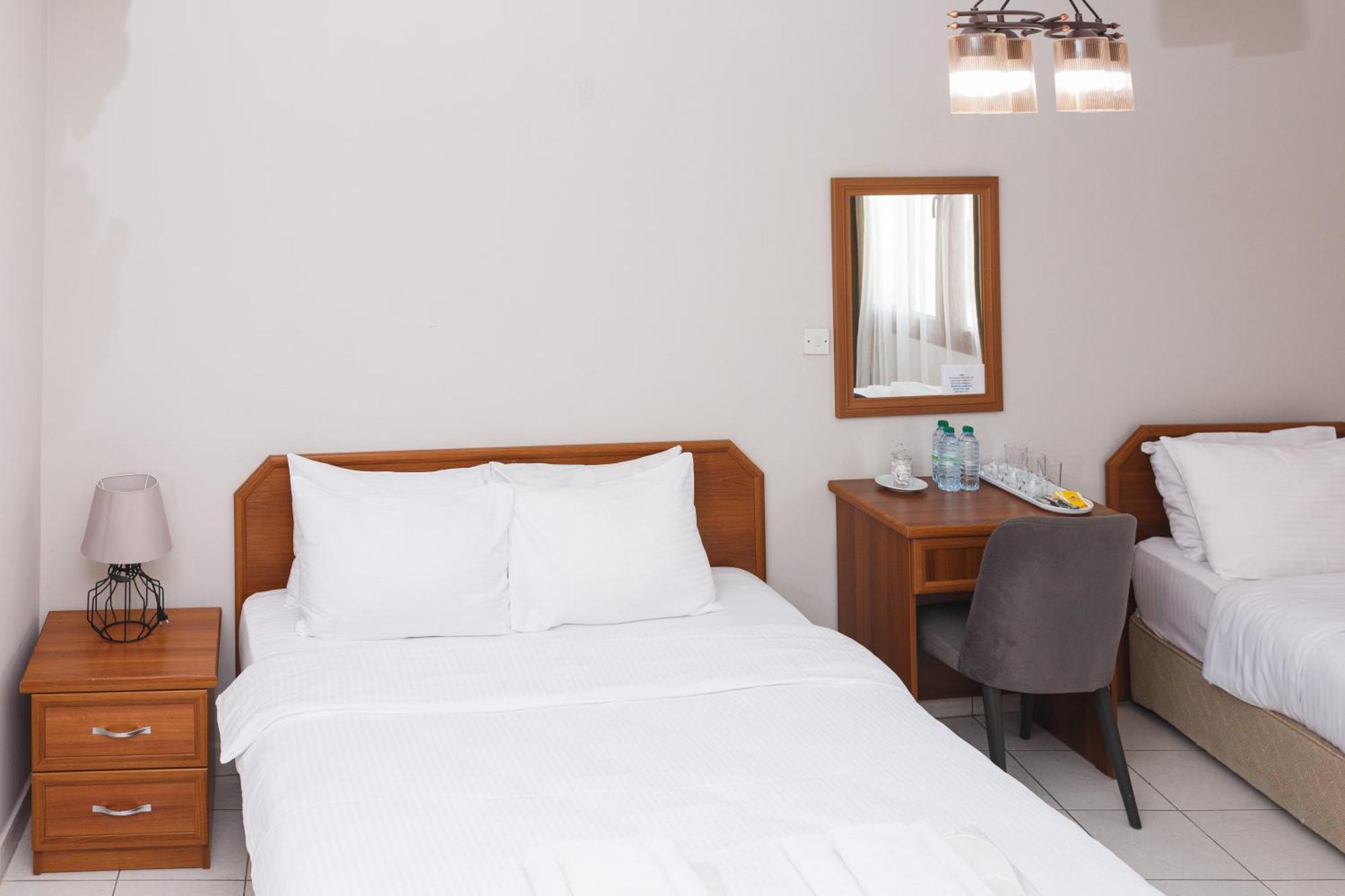 Homelike Guest House 凯里尼亚 客房 照片
