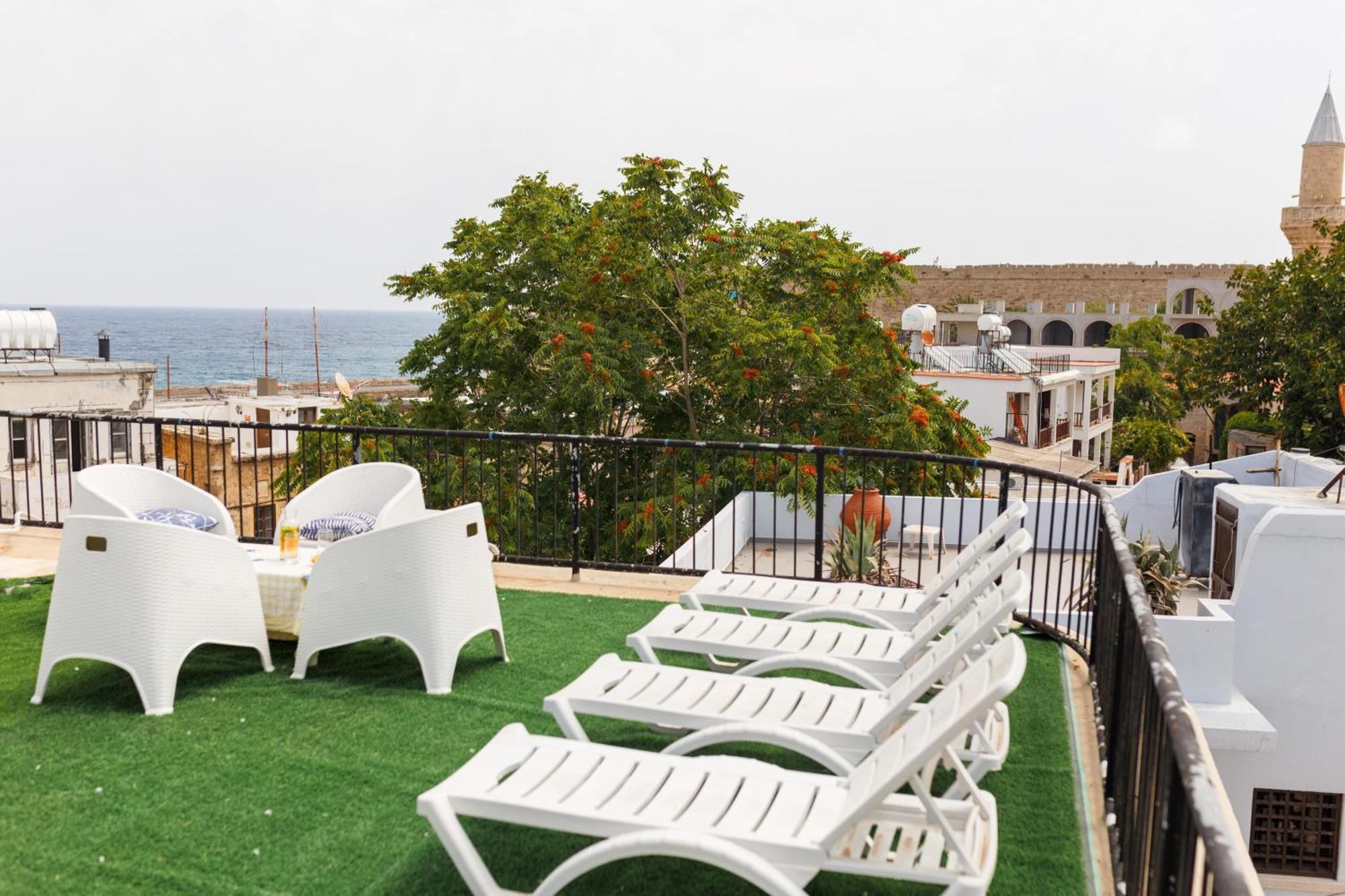 Homelike Guest House 凯里尼亚 外观 照片